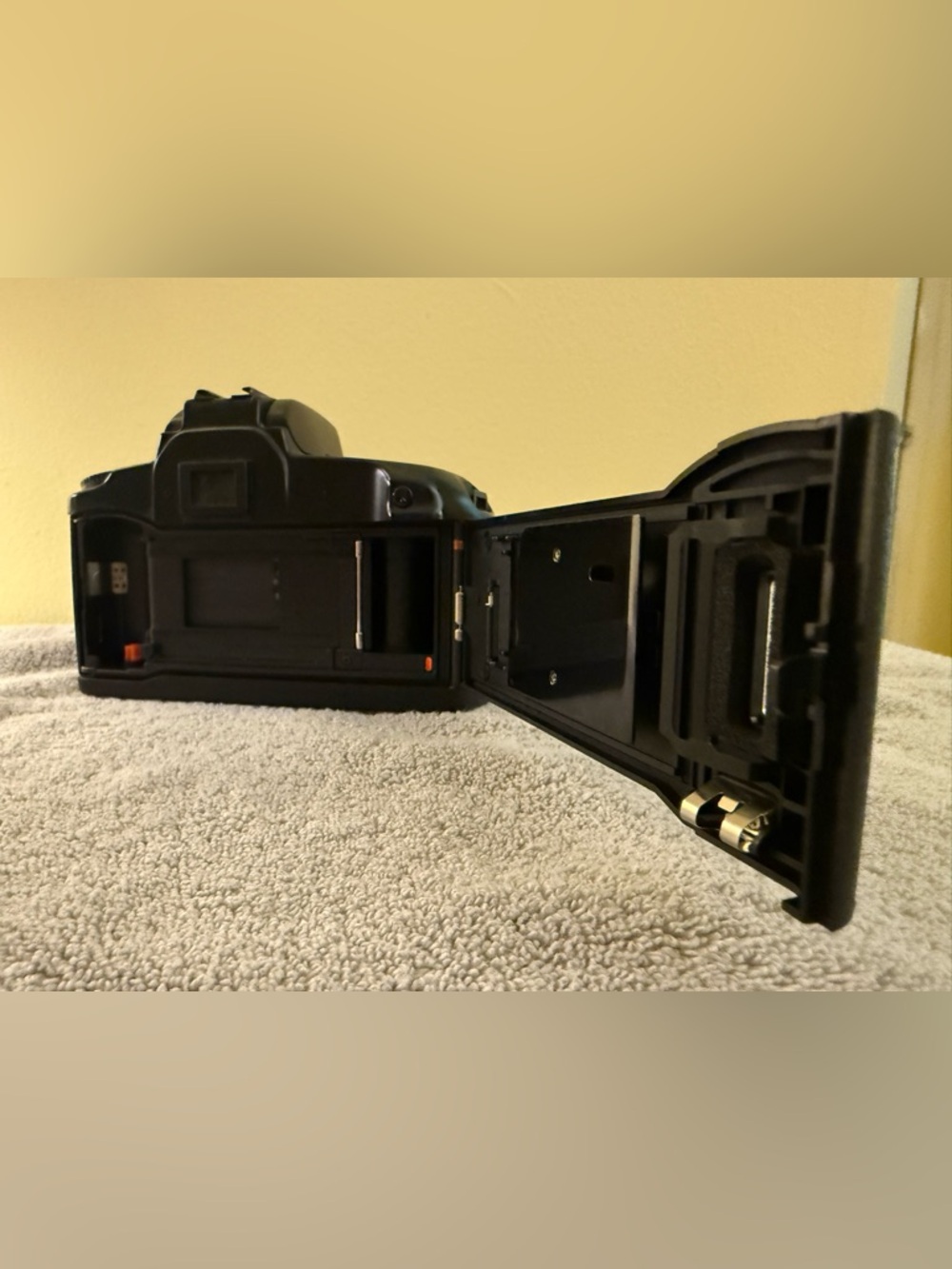 Canon EOS Elan 35-80mm Camera in Black - Picture 9 of 11